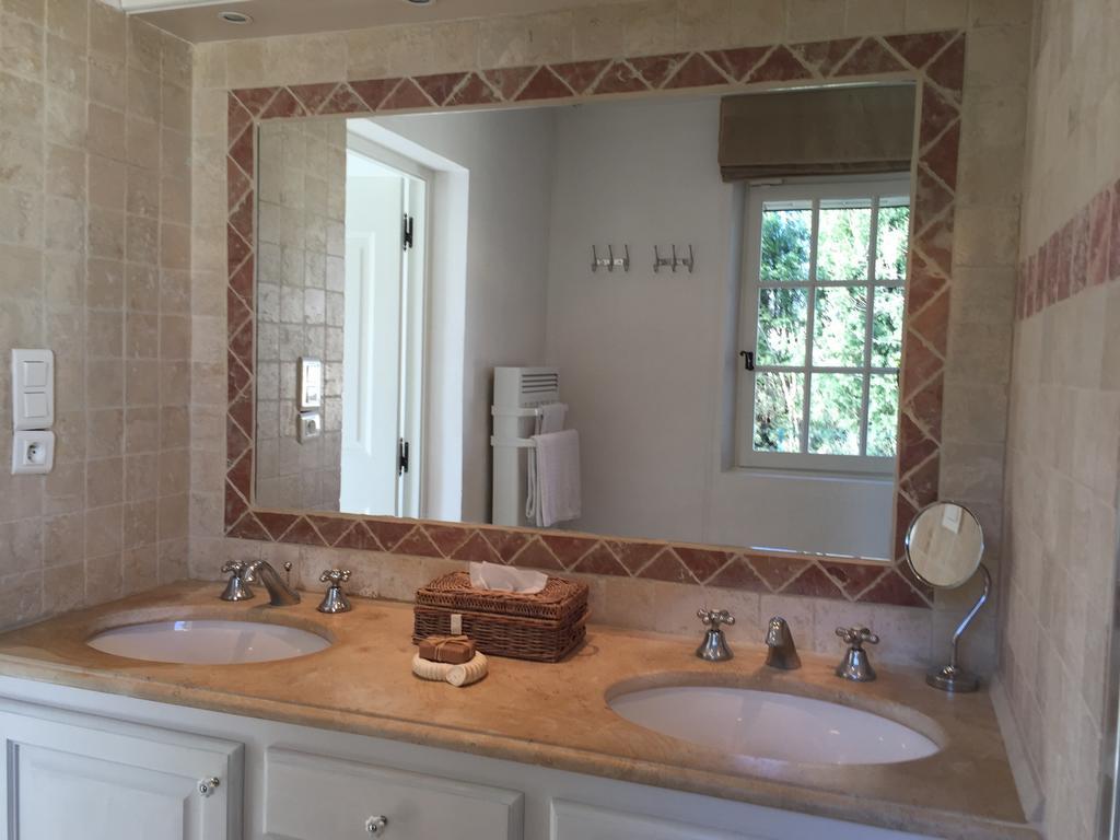 Le Mas Des Lauriers Bed and Breakfast Paradou Kamer foto